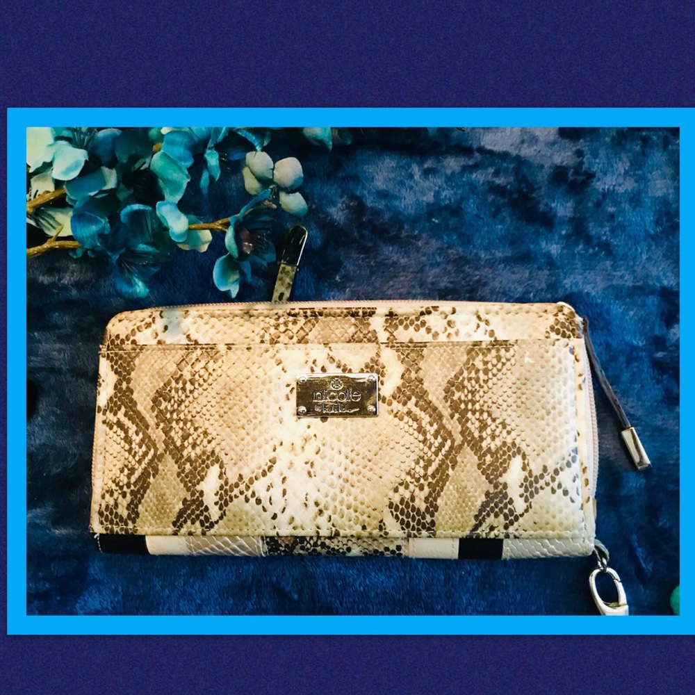 Nicole Miller NWOT wristlet.